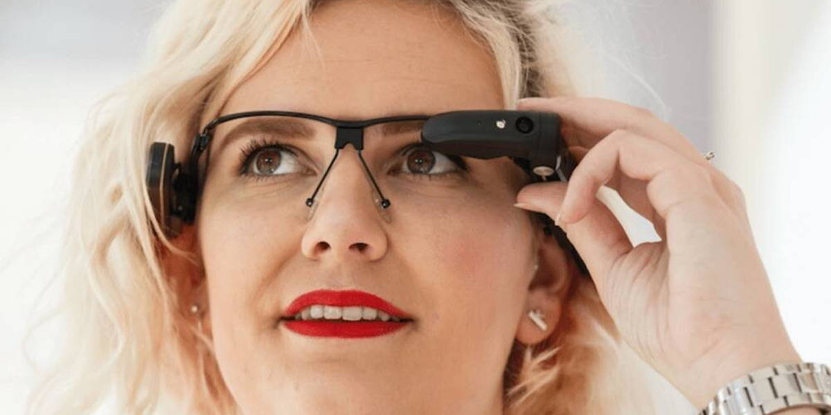 Smart-Glasses-Vrouw-kopie