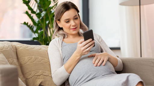 Tech-kleding voor thuismonitoring hartslag ongeboren baby