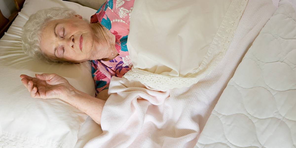 Oudedame-Bed-Slapen